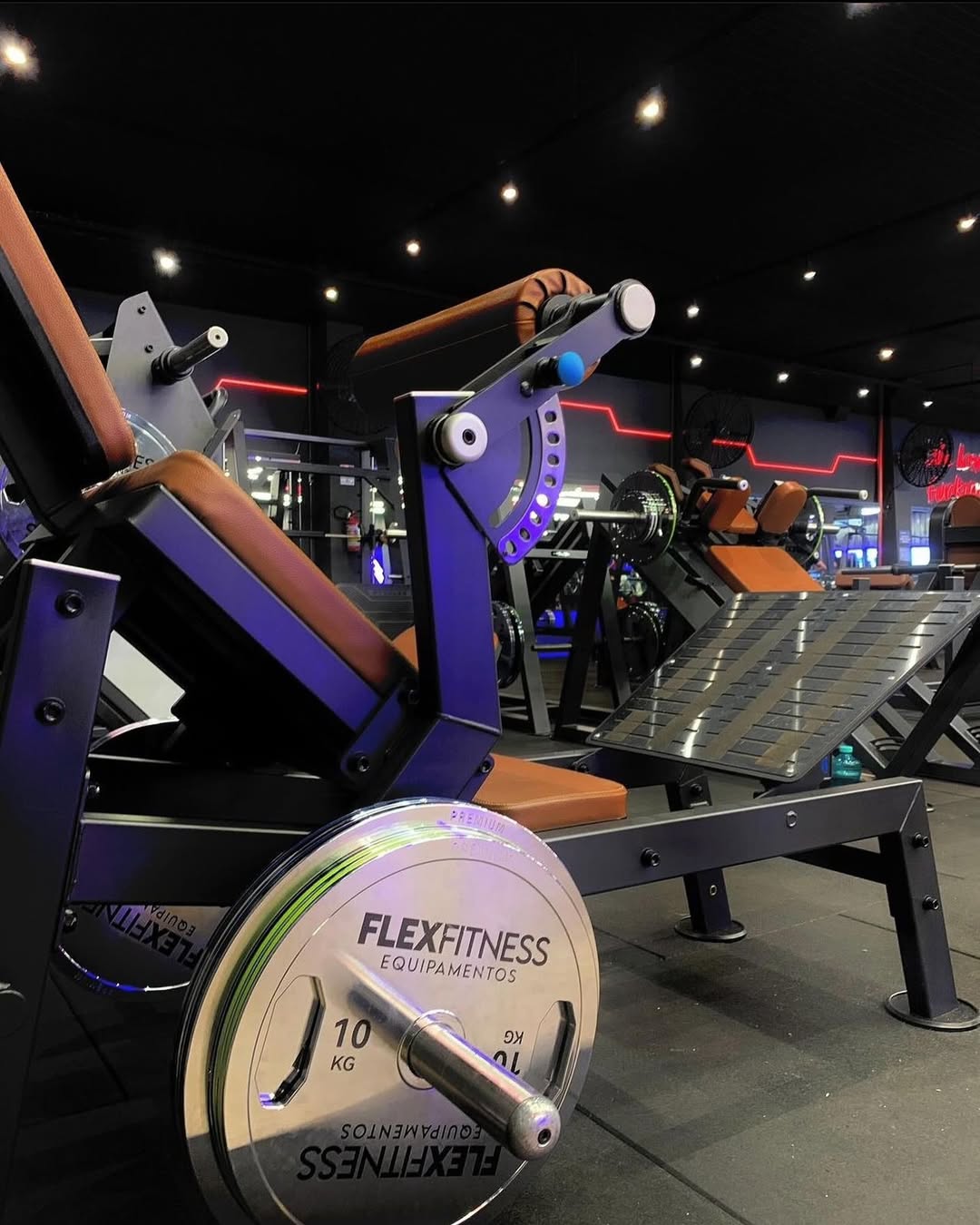 Equipe de engenheiros e designers da FLEXFITNESS